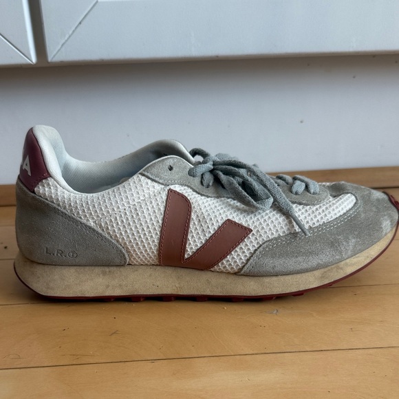 Veja White and Tan Sneakers with Red Accents - Picture 5 of 8